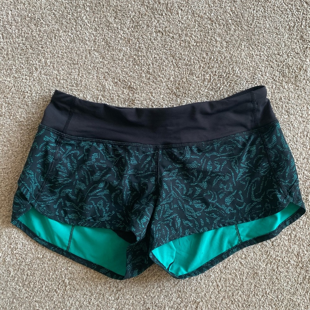 Lululemon speed up low rise shorts 2.5”
